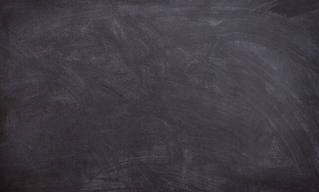 W jakim wieku powinno się uczyć psa chodzenia na smyczy? W jakim wieku powinno się uczyć psa chodzenia na smyczy?